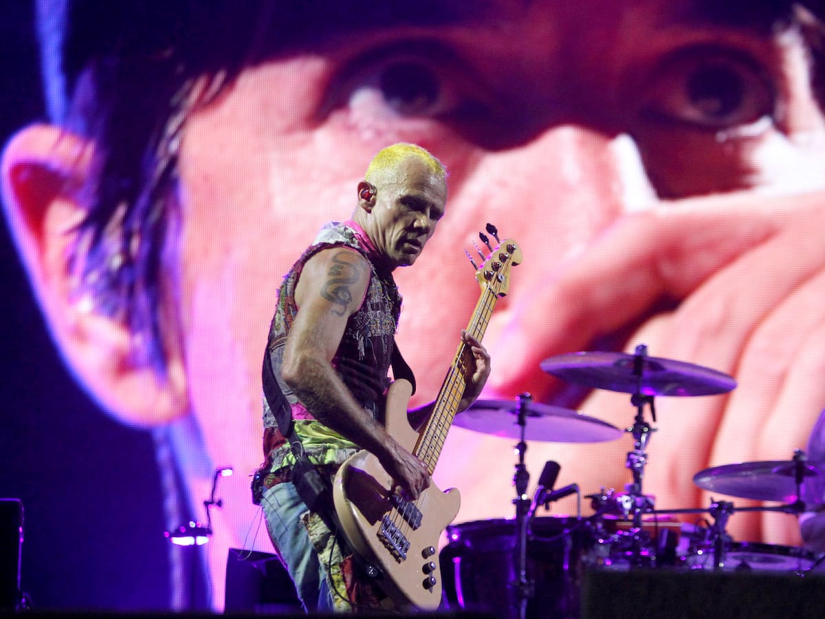 Red Hot Chili Peppers: la broma premonitoria de Flea haciendo snowboard en Montana
