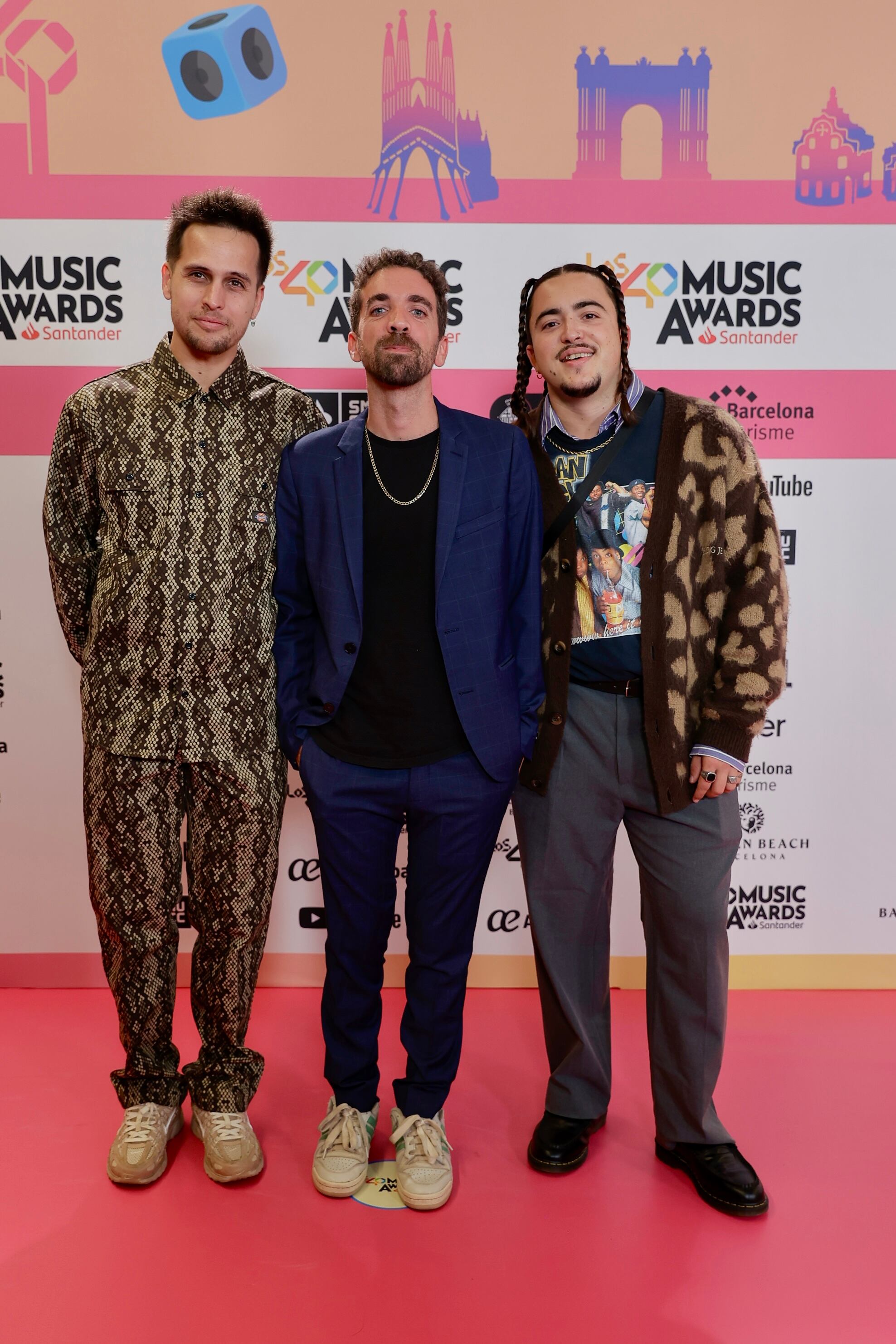 El grupo Stay Homas también ha acudido a la cena de nominados de LOS40 Music Awards Santander con estos divertidos looks.