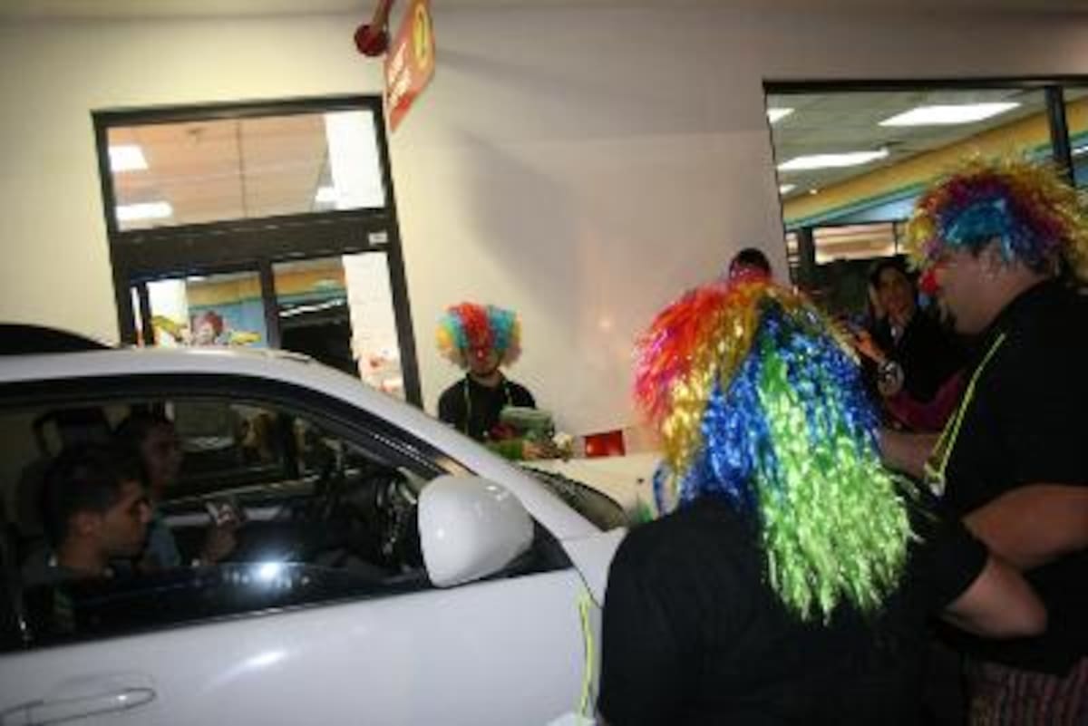 La Hora sin Nombre Segundo Aniversario Mc Donald's Zapote