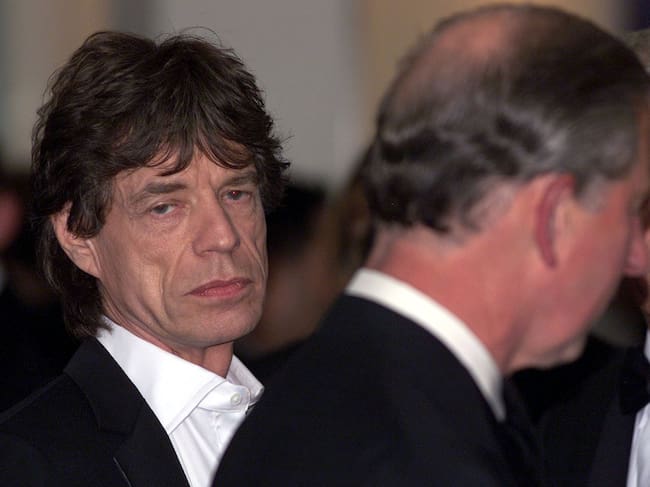 El cantante de los Rolling Stonesy productor de la película &#039;Enigma&#039;, Mick Jagger, junto al ahora rey Carlos