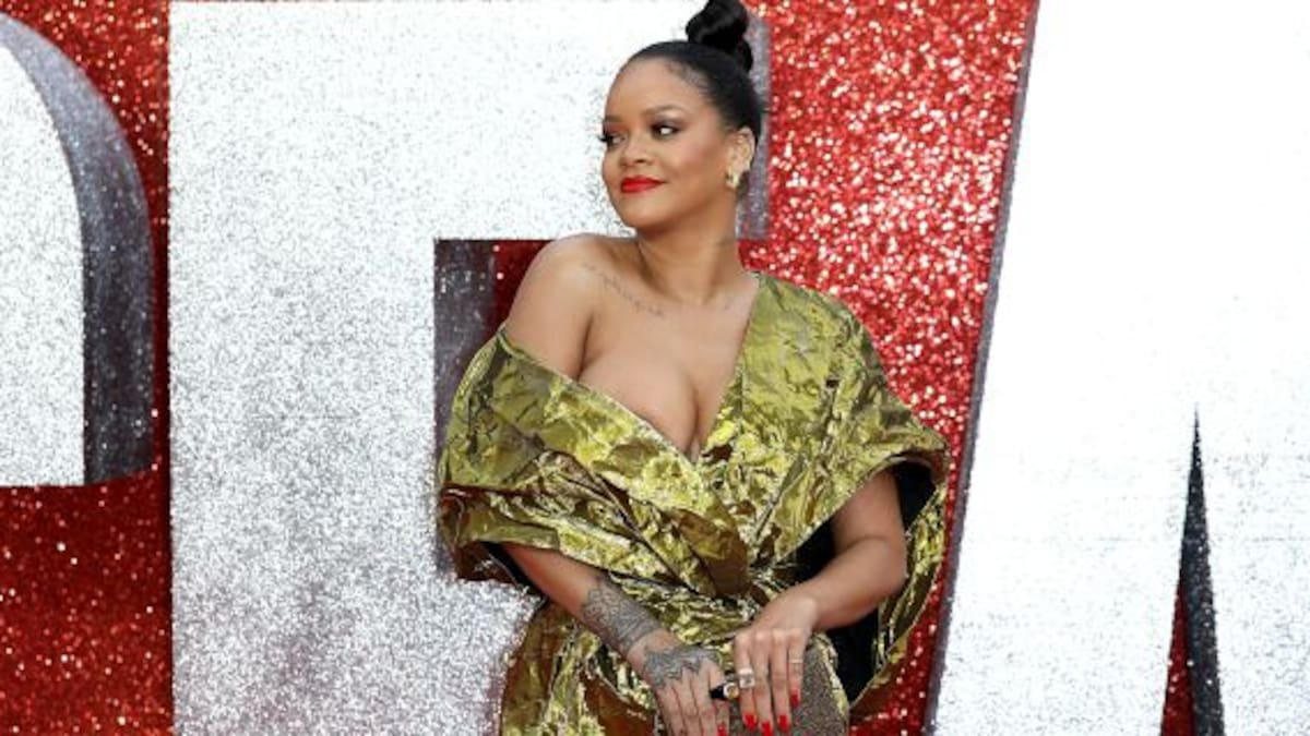 Criticaron a Rihanna por un polémico look