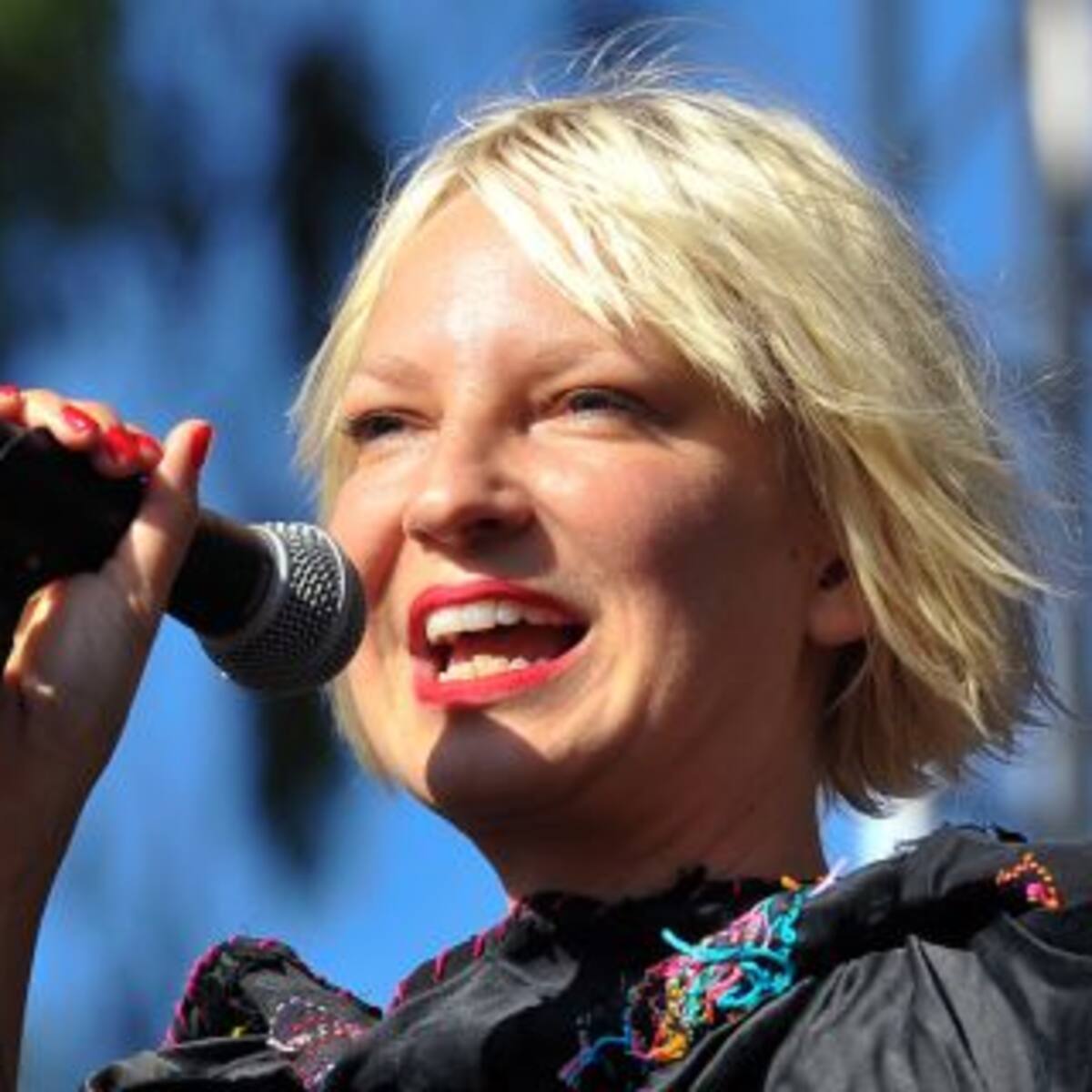Sia lleva 5 años sin tomar alcohol