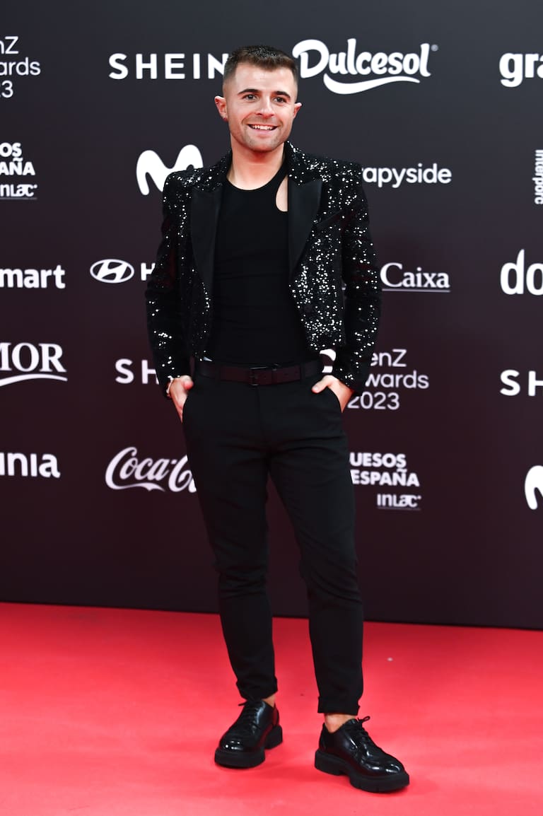 Ibán García, el rey de los salseos, es otro que se pasó por The Music Station para conocer de primera mano la lista de ganadores de estos premios. Otro total look para la alfombra.