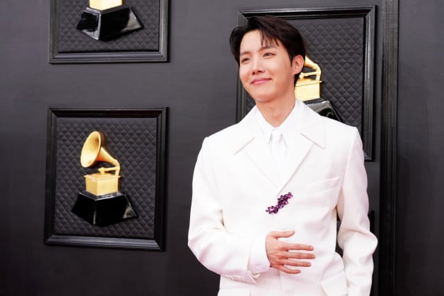 J-Hope, integrante de BTS, en los Premios Grammy