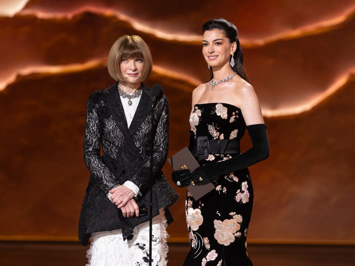 Anne Hathaway, Anna Wintour y su cómico guiño a 'El diablo viste de Prada’ en los Oscar