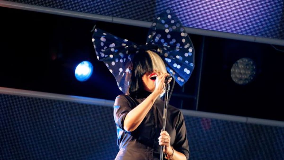 Sia hace una versión de ‘Blackbird’ de The Beatles