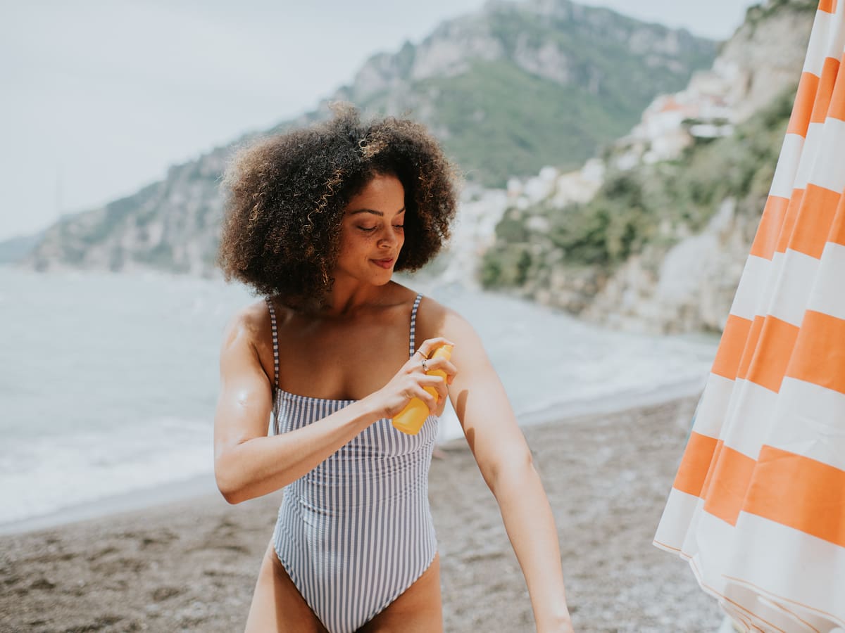 Las cremas solares que tienes que aplicarte durante un día de playa para evitar quemarte con el sol