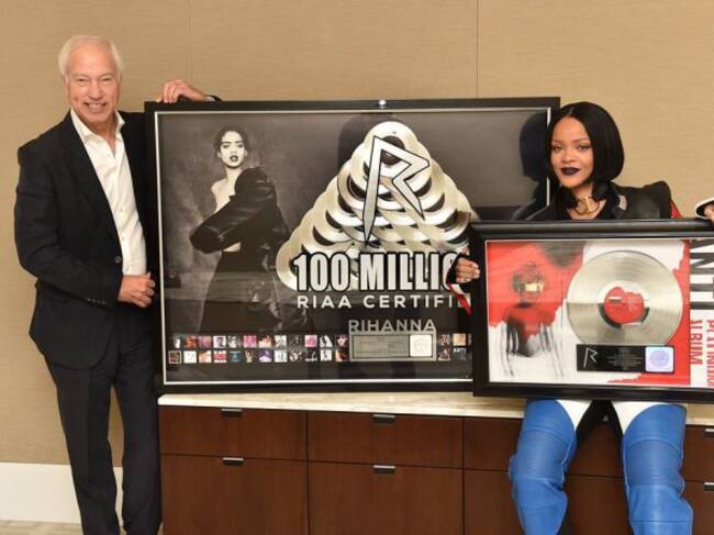 Regalos de cumpleaños anticipados para RiRi.