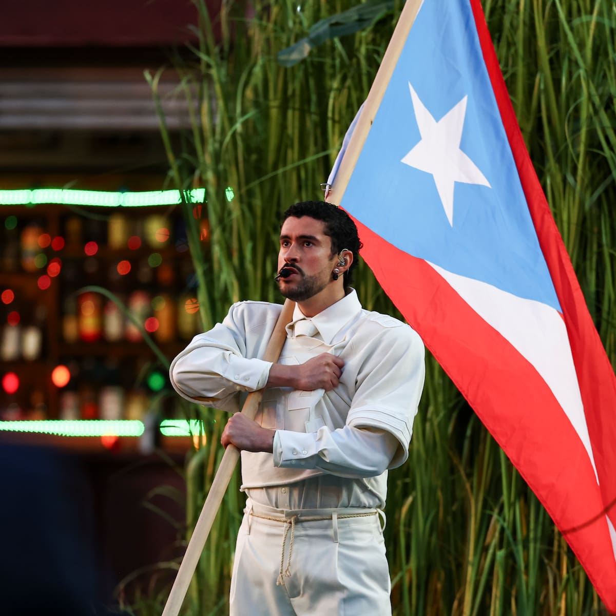 Bad Bunny reivindica la identidad latina en la Super Bowl con una actuación cargada de símbolos y Lady Gaga y Ricky Martin como invitados