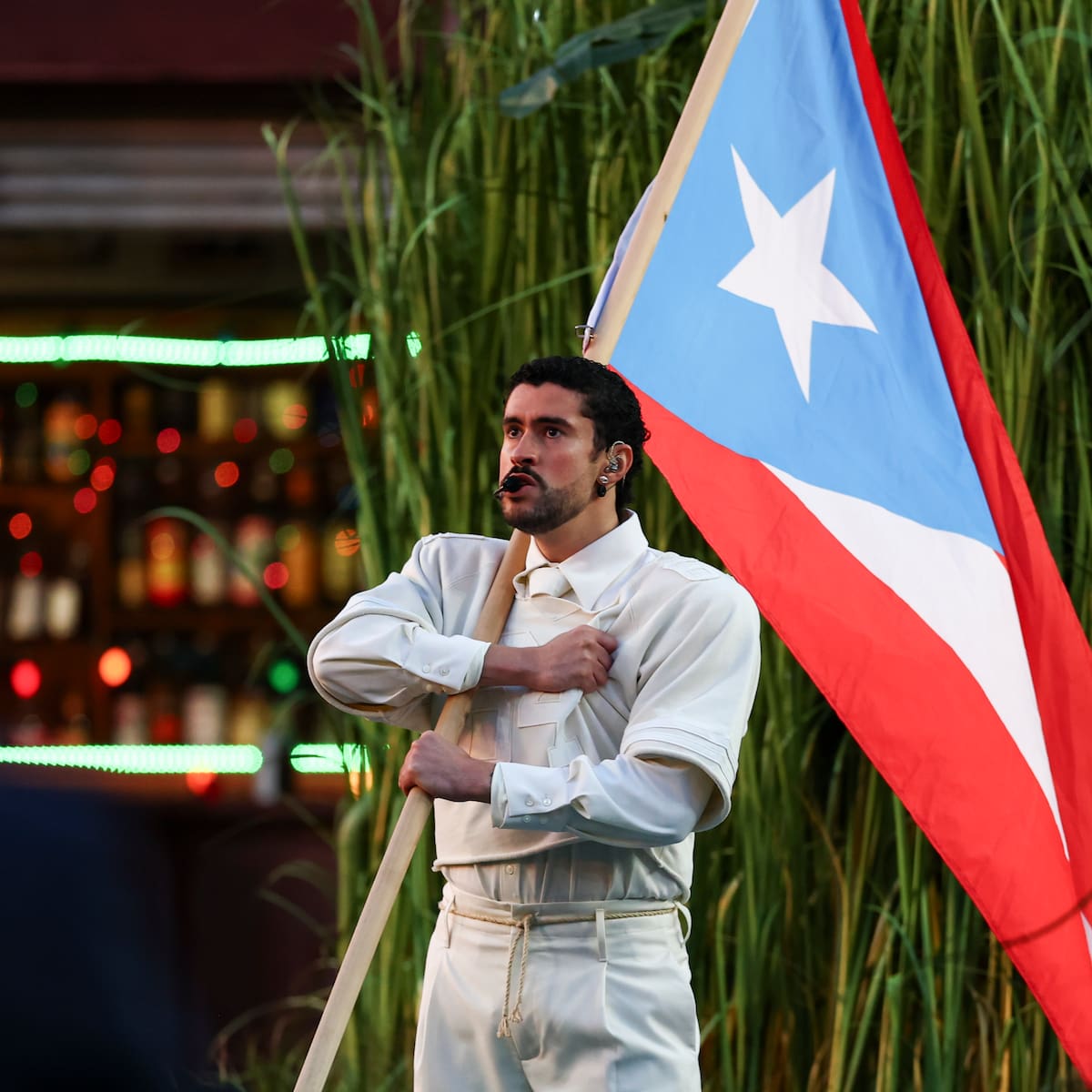 Bad Bunny reivindica la identidad latina en la Super Bowl con una actuación cargada de símbolos y Lady Gaga y Ricky Martin como invitados