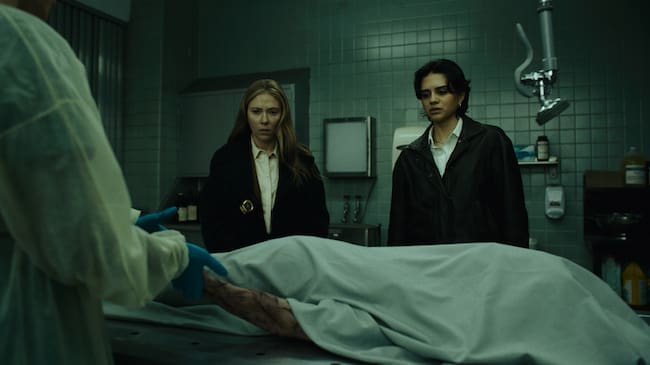 Scarlett Johansson como Julie Miller y Sasha Calle como Gina en 'El Exorcista: Mártires'. / Universal Pictures