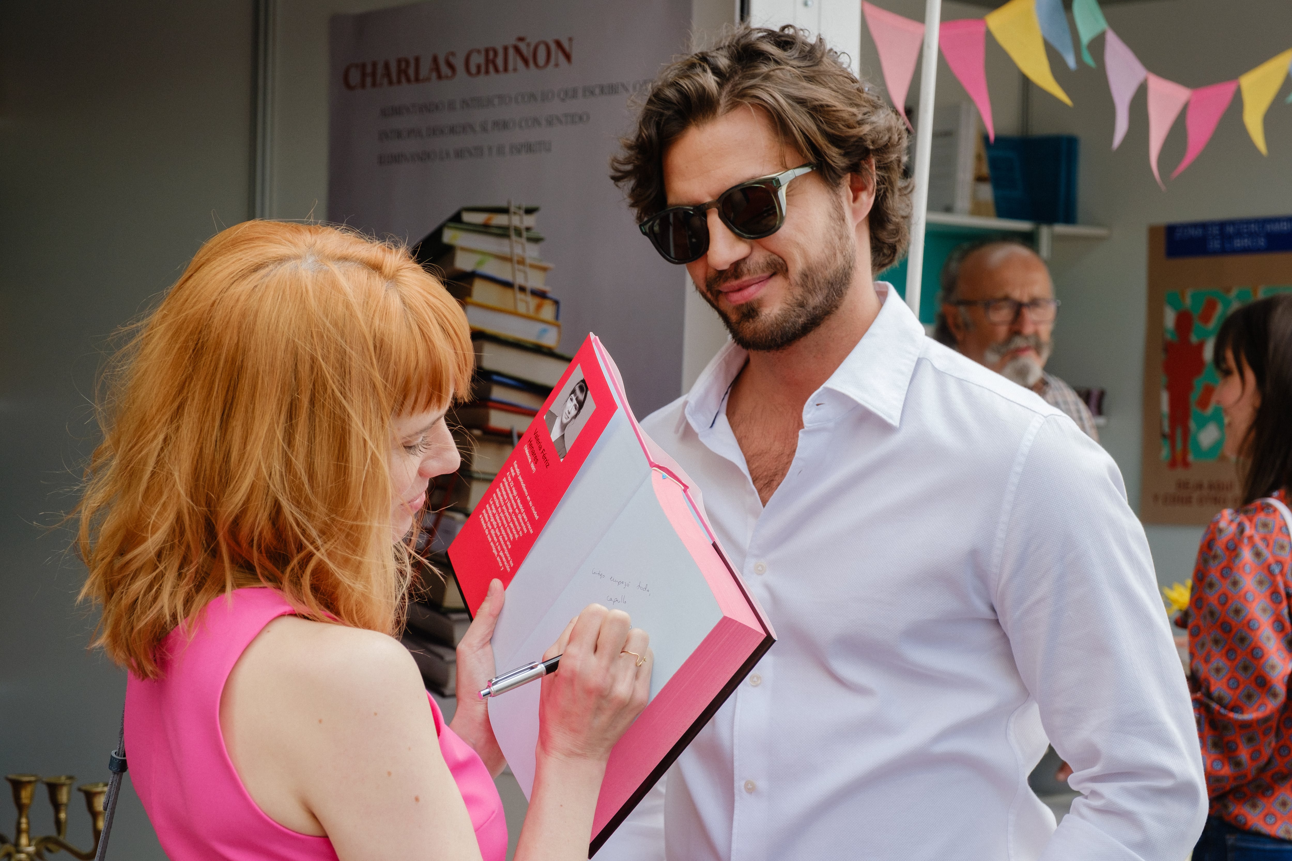 Diana Gómez (Valeria) y Maxi Iglesias (Víctor) en la cuarta temporada de &#039;Valeria&#039;