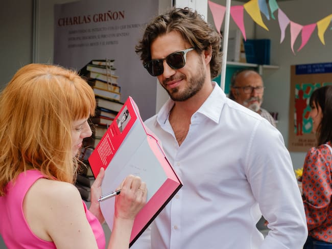 Diana Gómez (Valeria) y Maxi Iglesias (Víctor) en la cuarta temporada de 'Valeria'