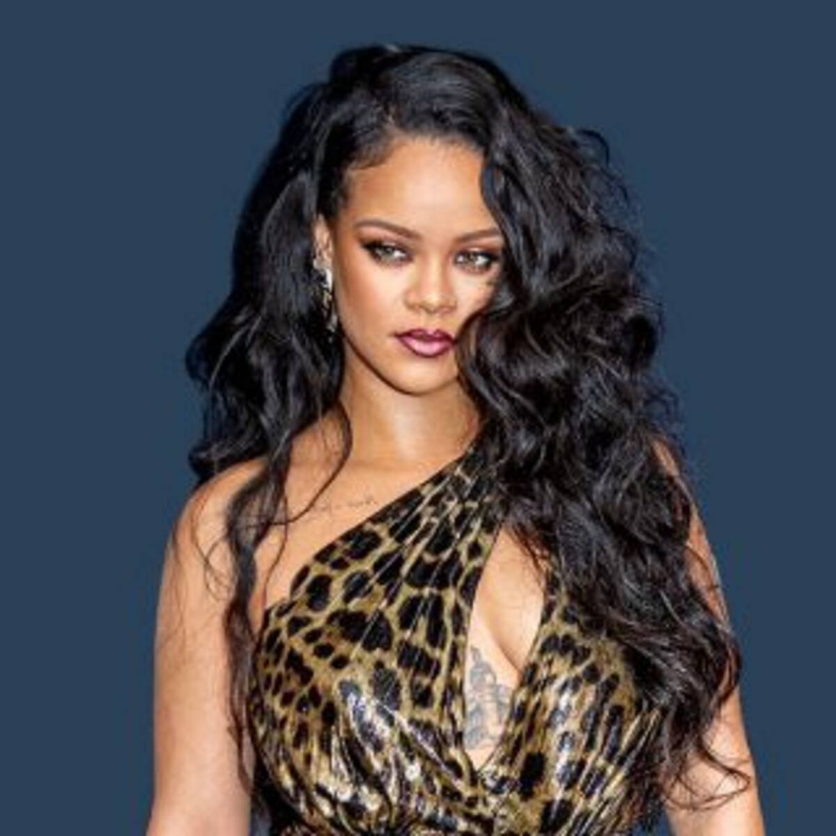 Rihanna mostró su rostro sin maquillaje