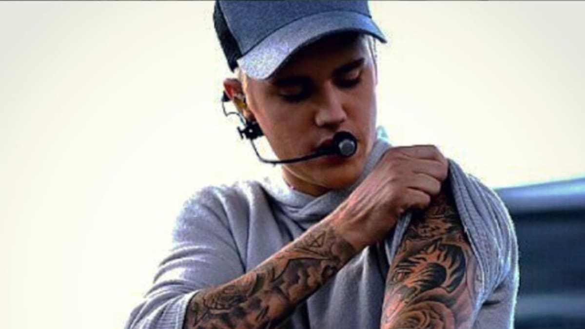 Justin Bieber se tapa el tatuaje de Selena Gómez