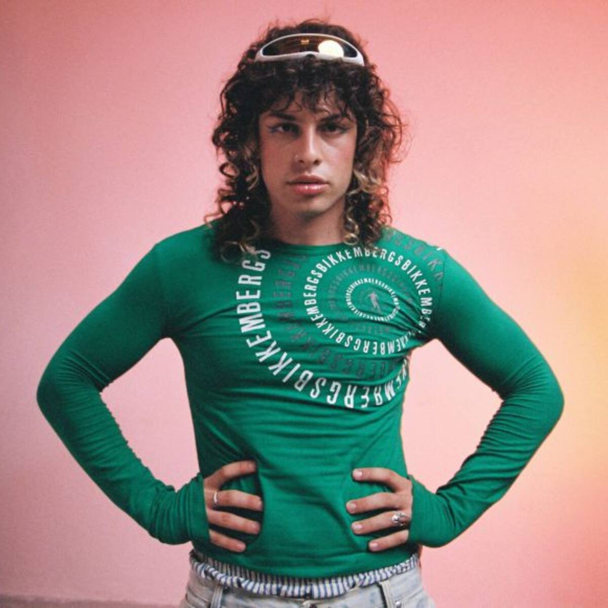 Leo Rizzi rompe la inolvidable promesa de ‘Casablanca’ en su nueva canción: ‘No siempre quedará París’