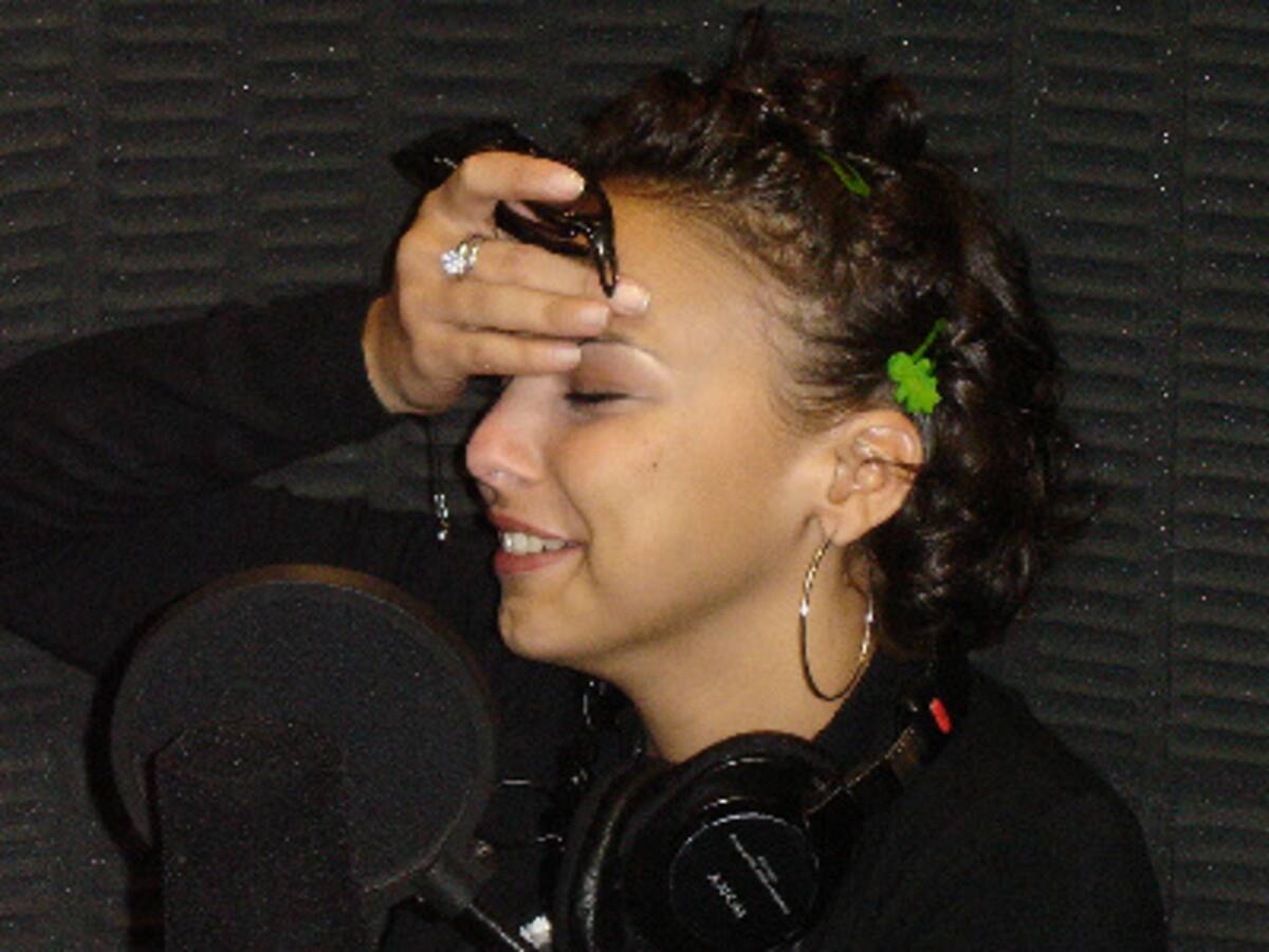 Chenoa en el estudio de grabación