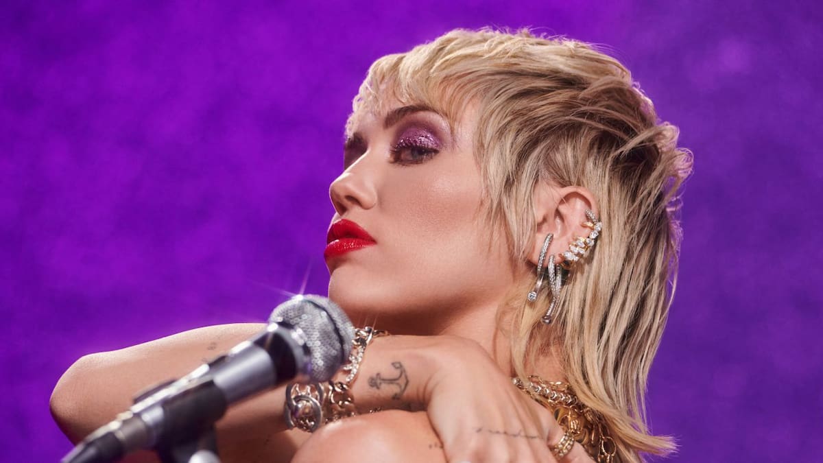Miley Cyrus recuerda el incendio que cambió el rumbo de su nuevo álbum ‘Plastic Hearts’
