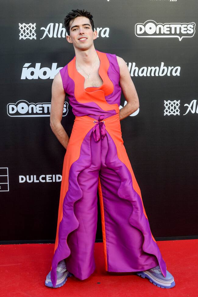 No solo de alumnos vive la academia de OT. Los profesores también tienen mucha presencia y uno de los que más arriesga, si hablamos de estilismo, es Pablo Lluch que optó por un diseño muy visual.