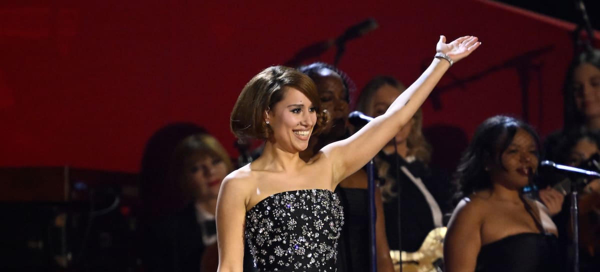 RAYE en el escenario de los BRITS 2026.
