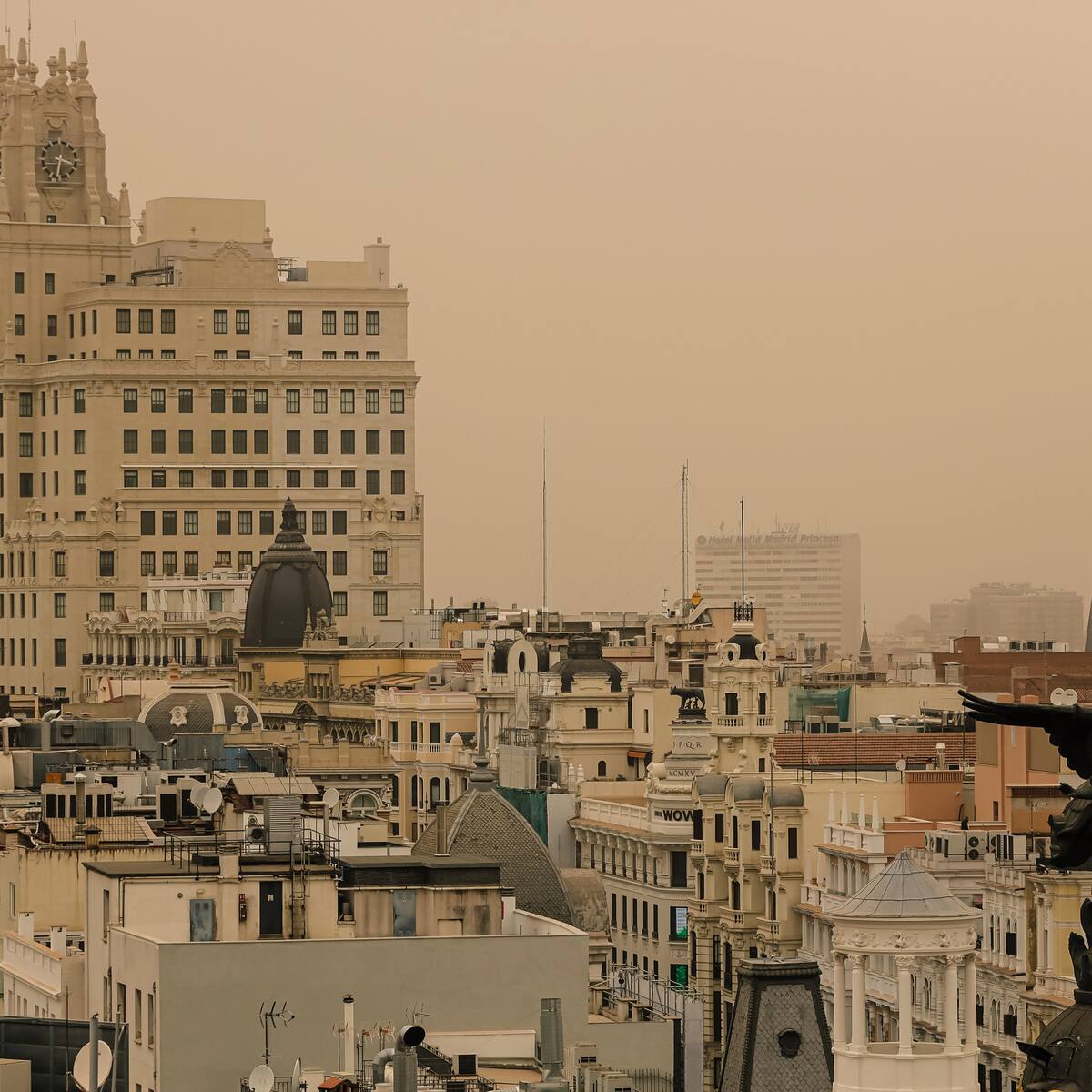 La Aemet alerta de la llegada de calima a Madrid: cielos "turbios" y lluvia por la borrasca Regina