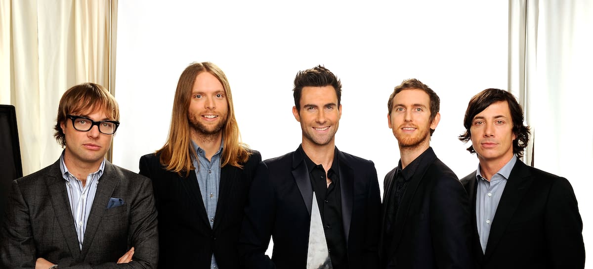 Maroon 5, con su premio American Music Award, en 2011.