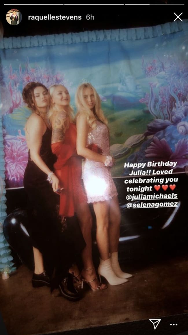 Selena Gomez, Julia Michaeks y Raquelle Stevens en la fiesta
