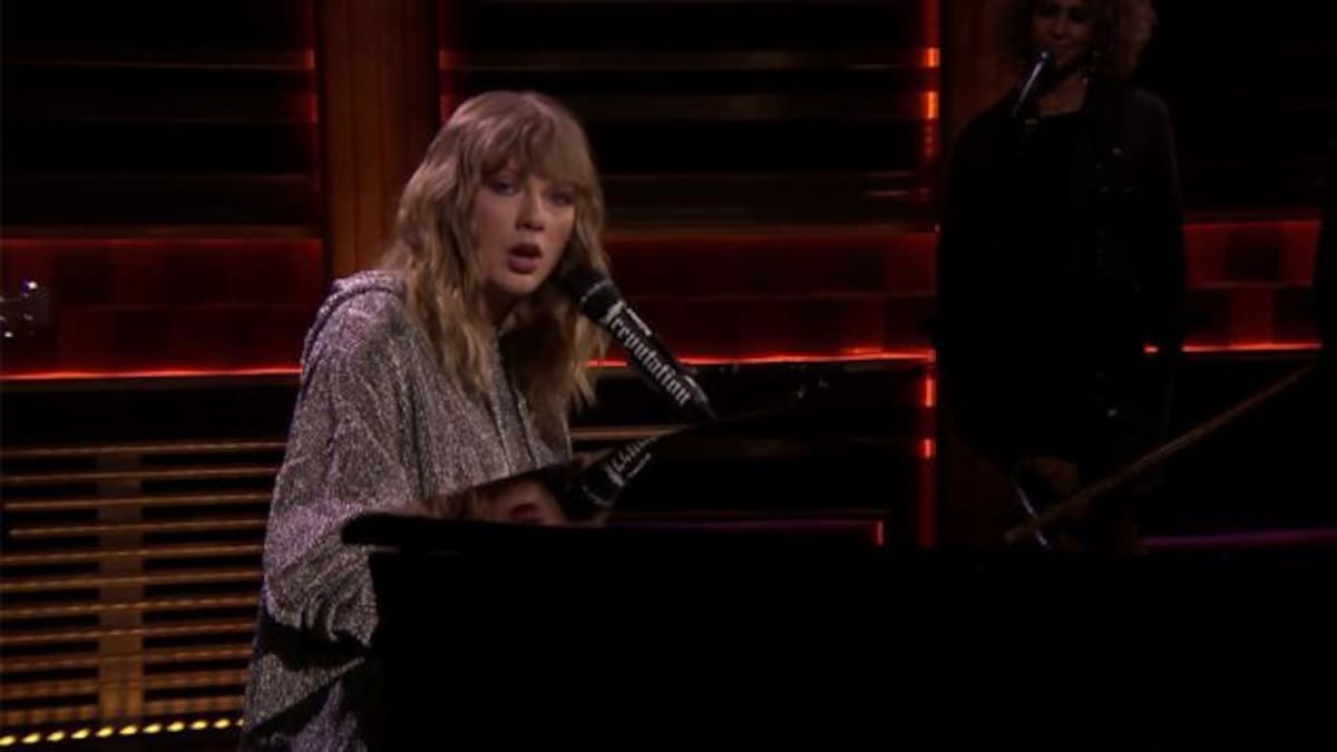 Homenaje que Taylor Swift hizo a la madre de Jimmy Fallon te hará llorar