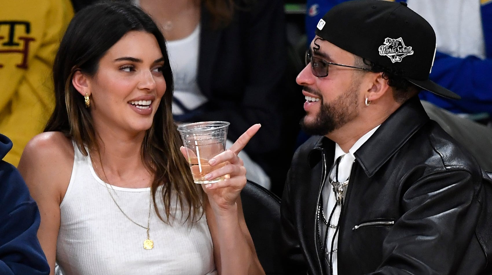 Kendall Jenner y Bad Bunny, juntos en mayo, en un partido de la NBA.