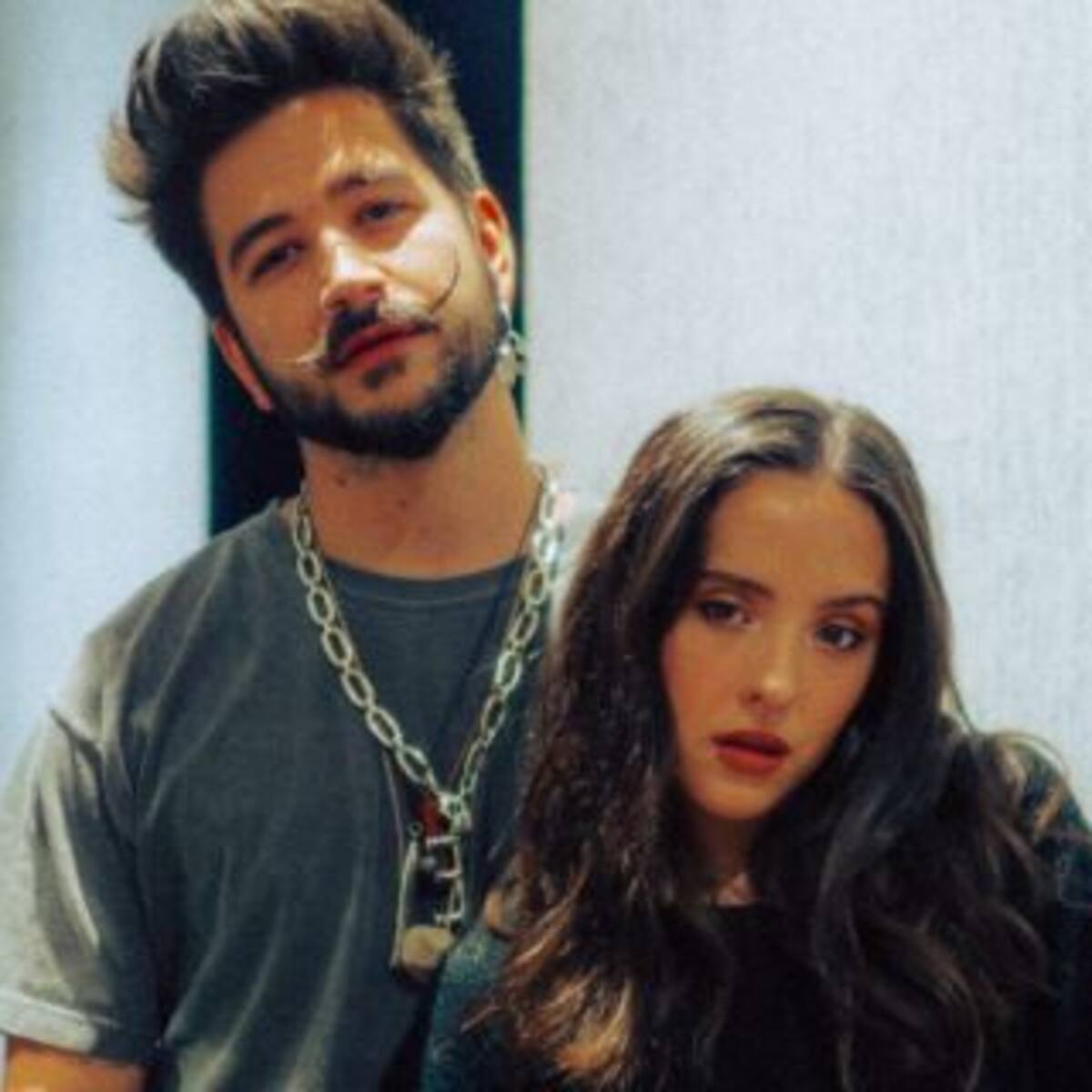 Juntos y en la cama: La foto íntima que borraron Camilo y Evaluna