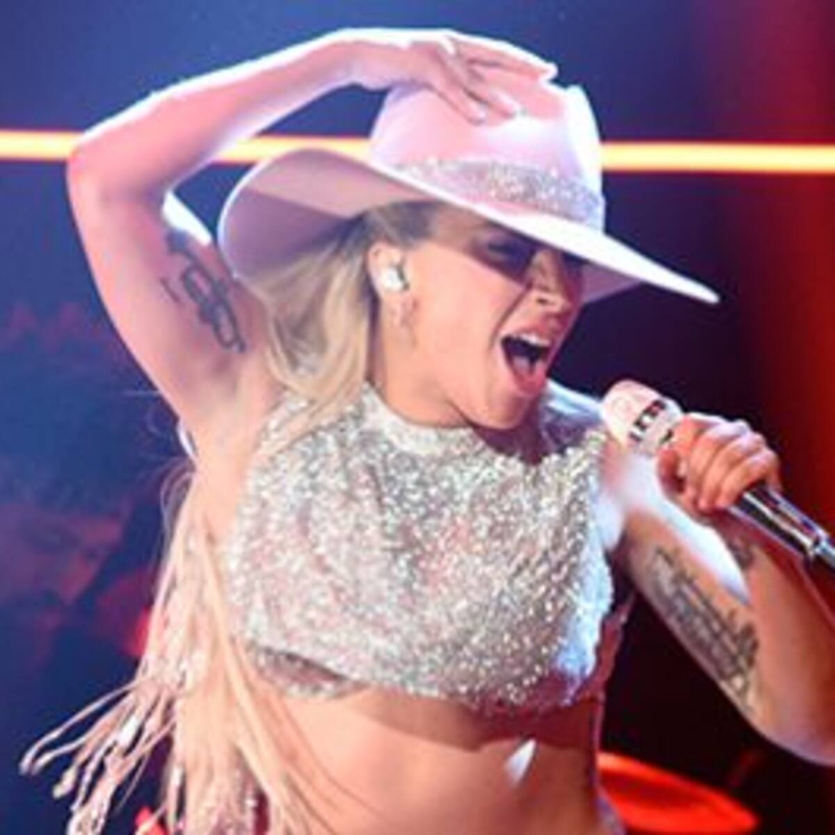 Lady Gaga sigue presentando sus nuevas canciones en vivo