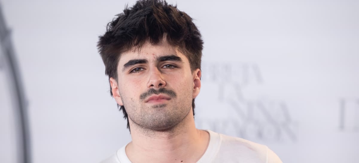 Martin Urrutia en el photocall del concierto de Lola Índigo en Madrid. / Aldara Zarraoa/Getty