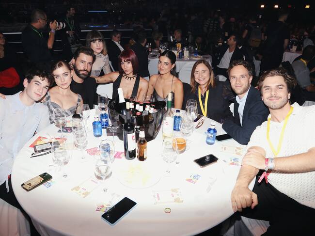 Aitana compartió mesa con Clara Galle.