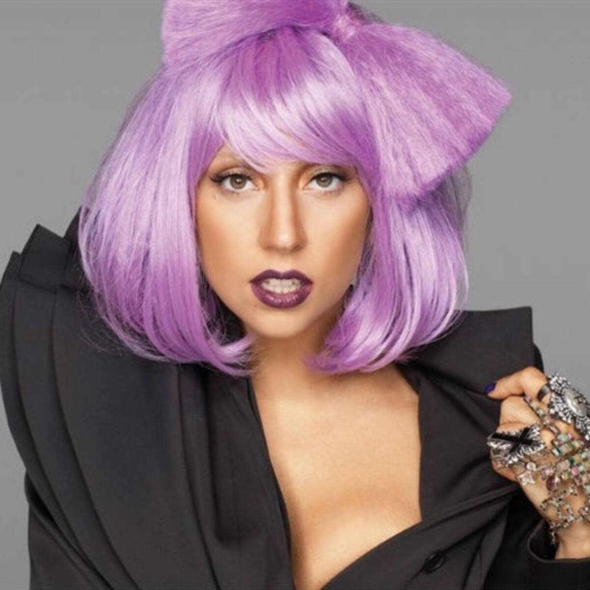 Lady Gaga le canta a la marihuana