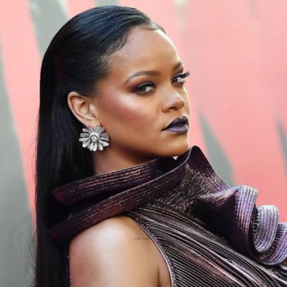 Rihanna dona 5 millones de dólares para combatir el coronavirus