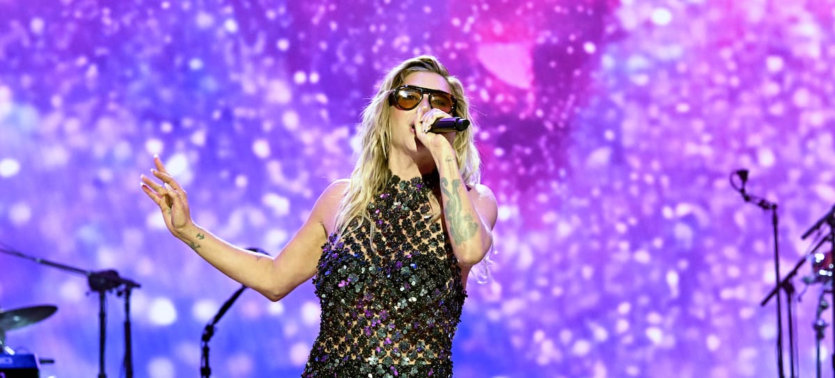 Kesha actuando en el evento de MusiCares Person of the Year Honoring Mariah Carey en LOS ANGELES, Enero 2026.