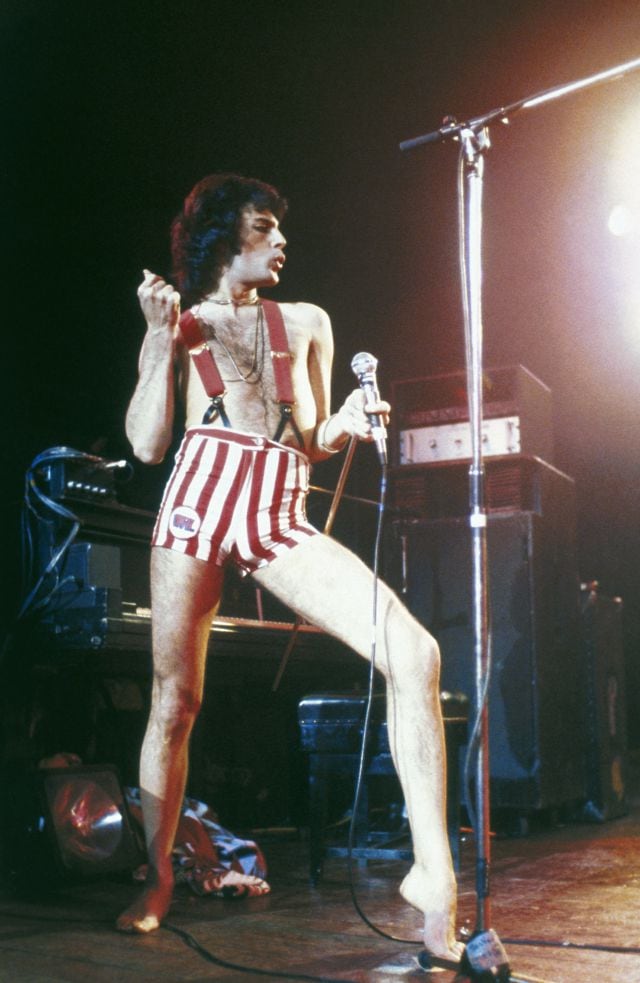 El cantante Freddie Mercury, en una actuación con Queen en el Madison Square Garden en Nueva York en 1977.