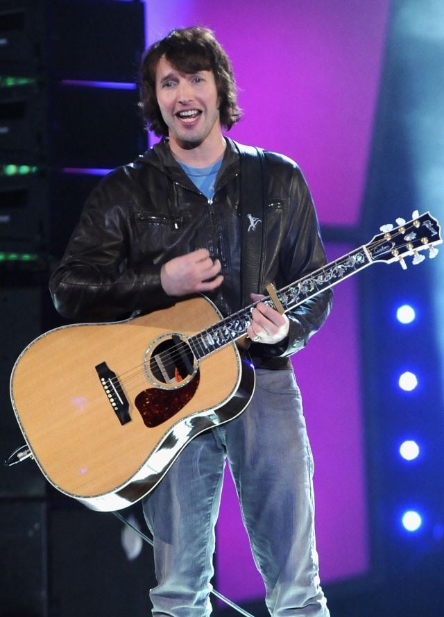 James Blunt, actuando en los 40 Principales Awards 2008 en el Palacio de los Deportes de Madrid, en 2008.