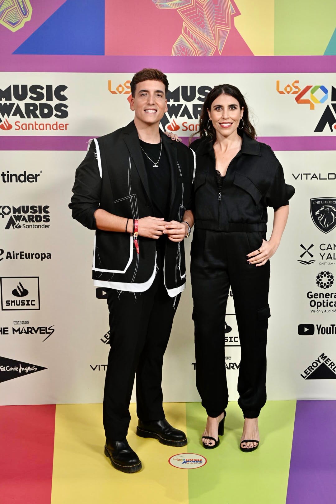 Xuso Jones y Ana Brito en la alfombra roja de LOS40 Music Awards Santander 2023 / Foto: Jorge París y Elena Buenavista