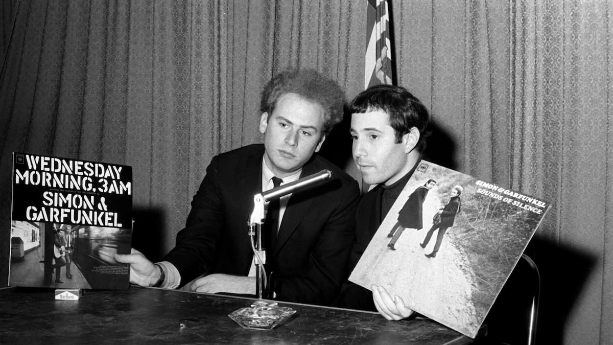 'The sound of silence': La canción que unió a Simon & Garfunkel nació en un cuarto de baño silencioso y oscuro… y con el grifo abierto