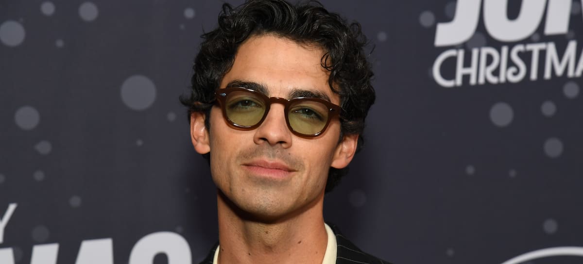 Joe Jonas en la premiere de A Very Jonas Christmas Movie