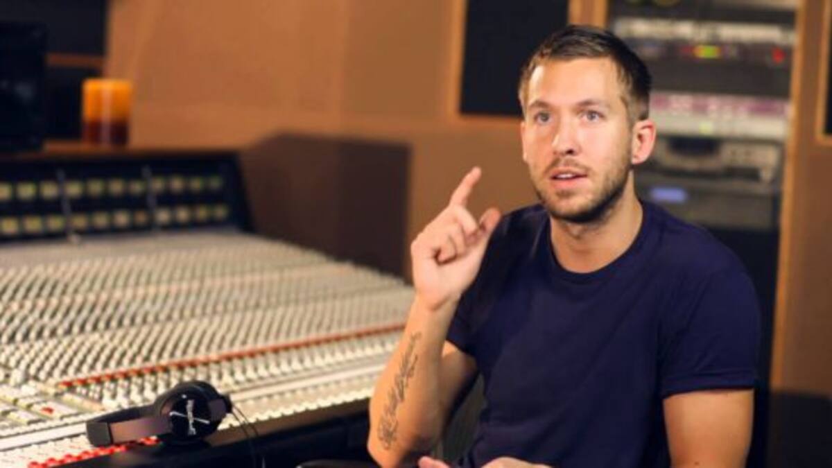 Calvin Harris felicita a su mánager en ropa interior
