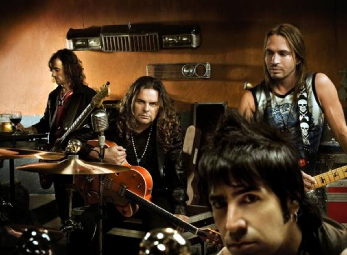 Maná ha establecido precedentes con el lanzamiento de su tema "Lluvia al Corazón" colocándose en tan solo horas en el primer lugar de las listas de popularidad en Hispanoamérica. "Drama y Luz" ha levantando gran expectativa y se perfila como el disco más importante del 2011.