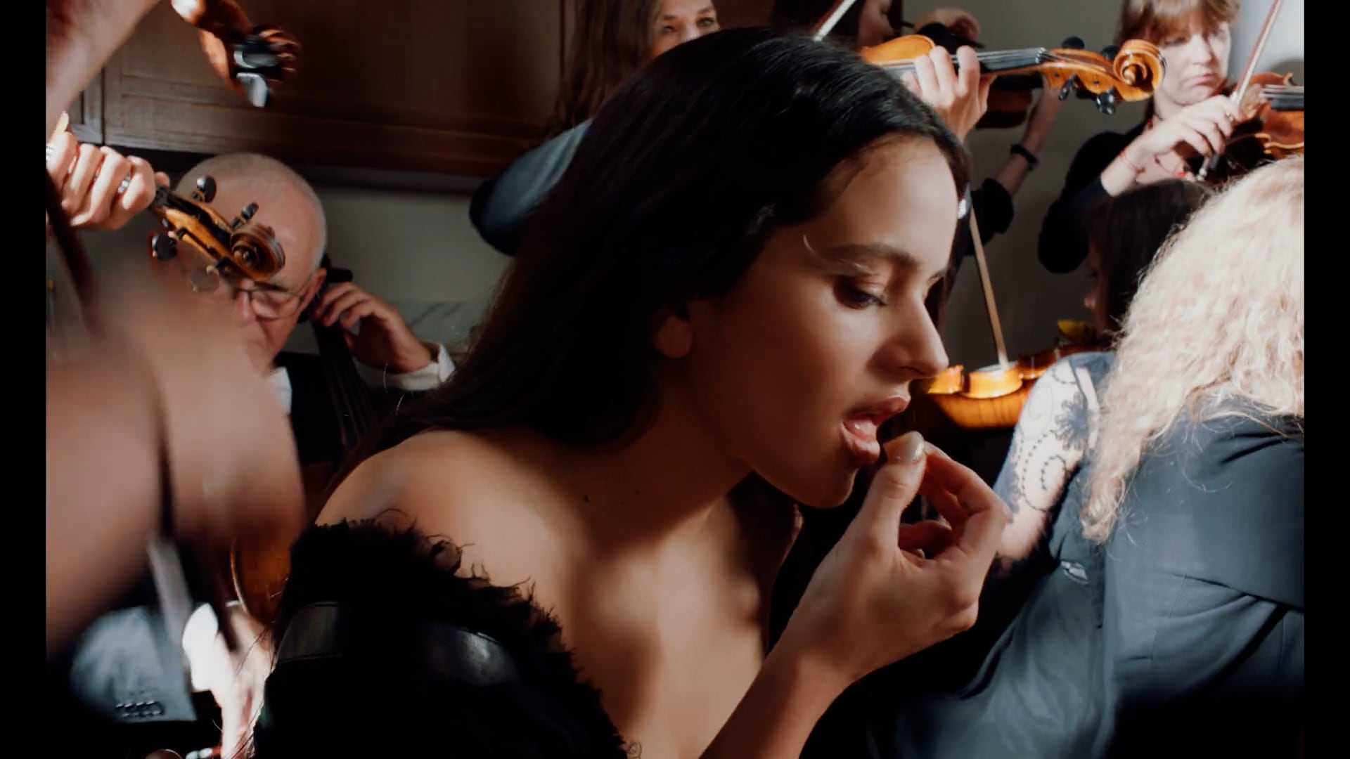 Plano número 8 del videoclip de &#039;Berghain&#039;