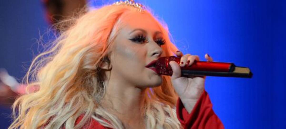 Christina Aguilera presentó su canción homenaje