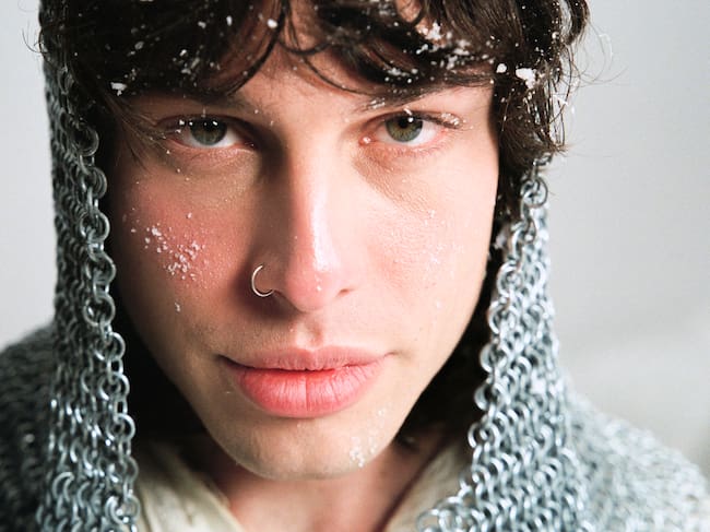 Leo Rizzi en unas fotos promocionales