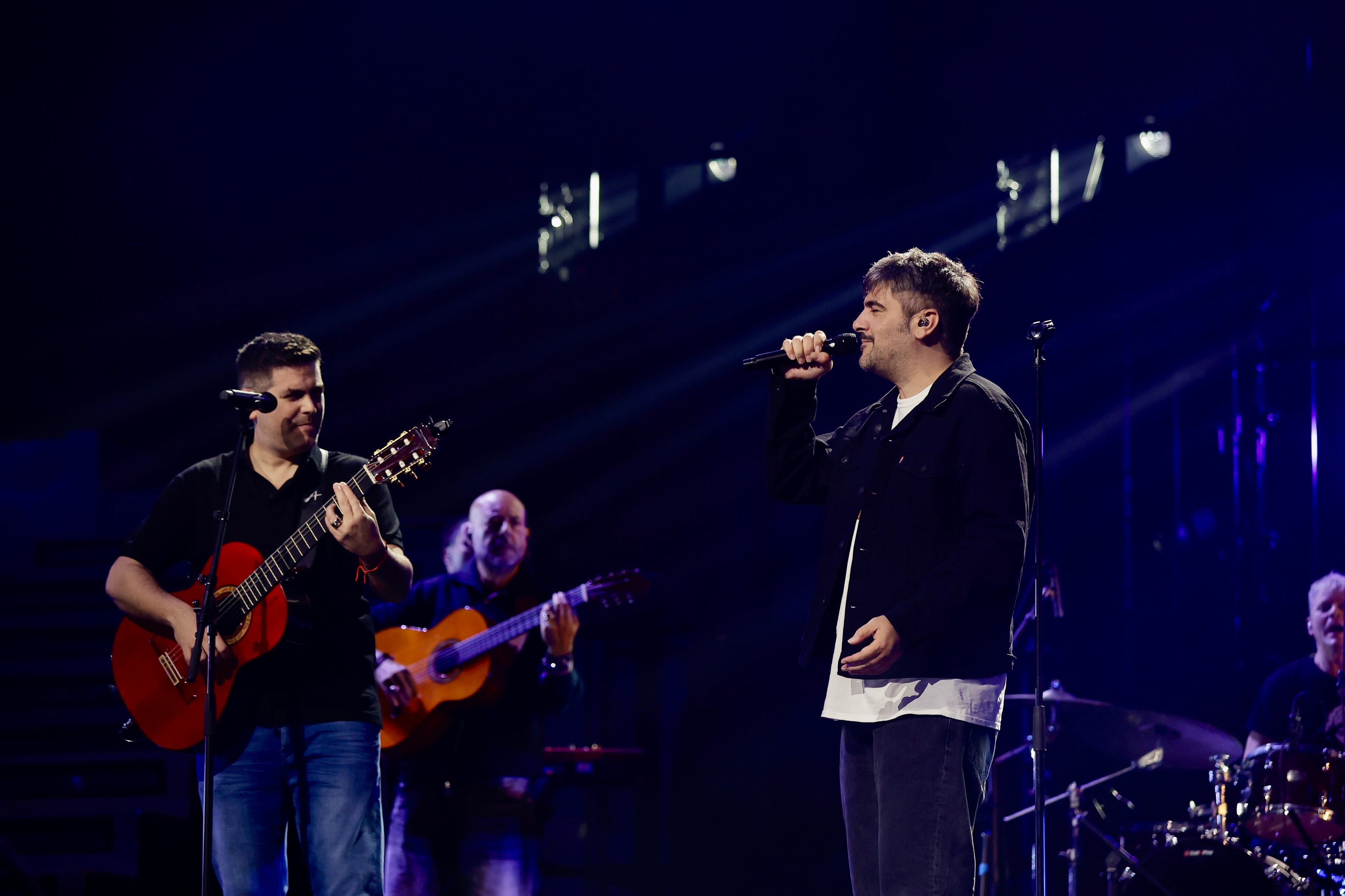 Estopa celebraron su primer cuarto de siglo de vida con todos sus paisanos en el Palau Sant Jordi.