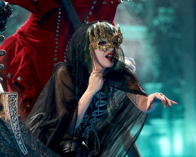 Lady Gaga durante su gira &#039;The MAYHEM Ball Tour&#039; en el Madison Square Garden de Nueva York. La fiesta de máscaras es una de las partes más esperadas del concierto.