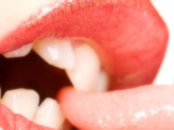 La razón por la que nos gustan los besos con lengua