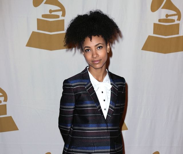 Esperanza Spalding, la ganadora frente a Justin Bieber, en los Grammy 2011